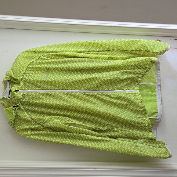 ⭐️Host Pick ⭐️ Sugoi | Hydrolit Running/Cycling Jacket - Picture 3 of 11